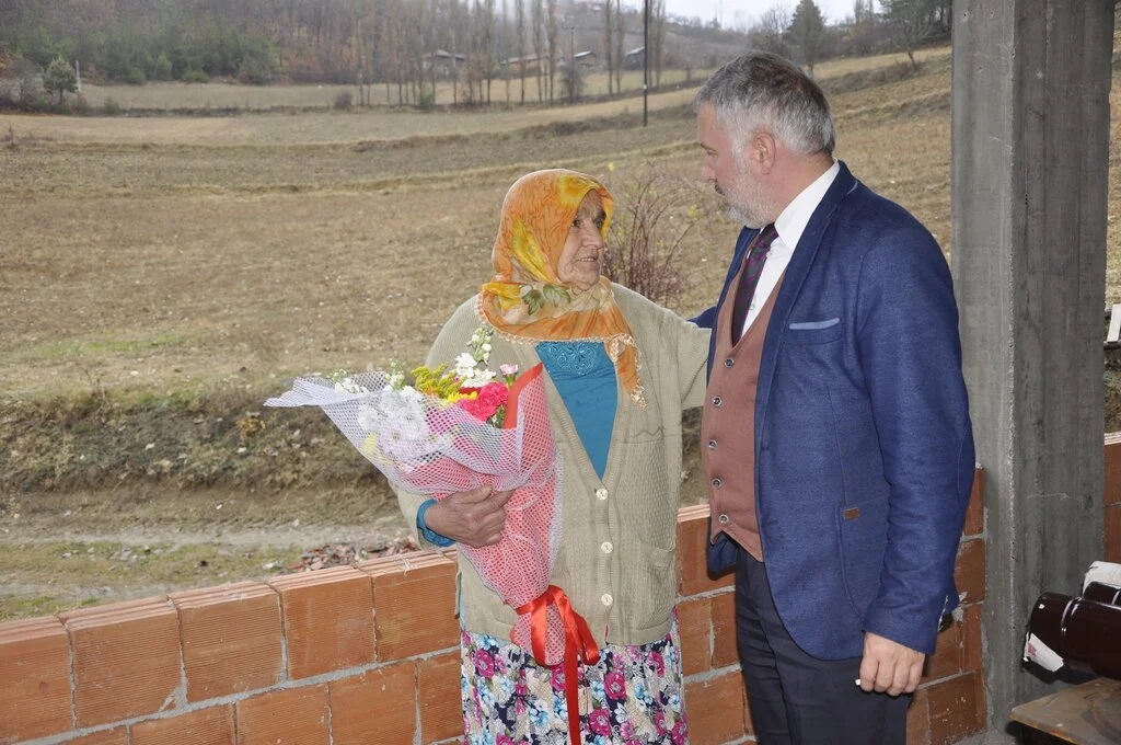 Başkan Belur, Ayvacık'lı Vatandaşların Sorunlarını Dinledi