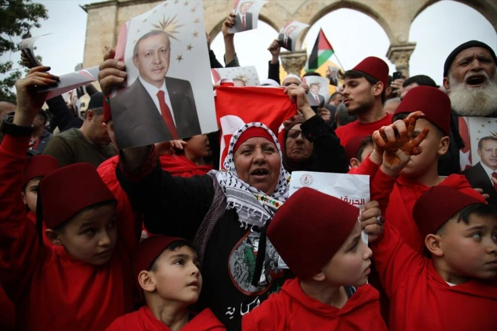 Mescid-i Aksa'da Erdoğan Posterleri