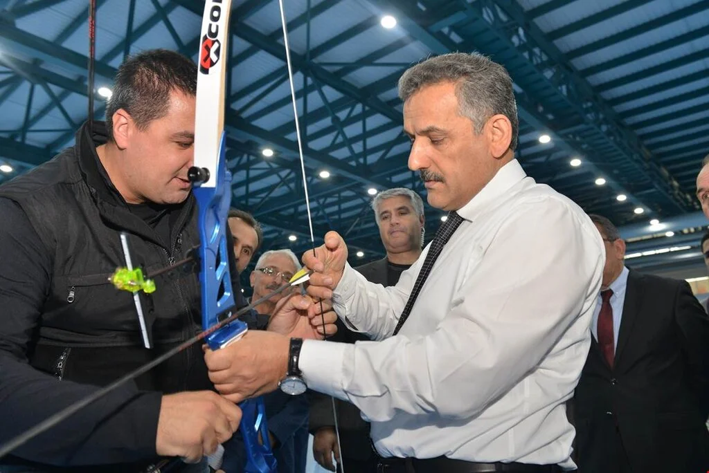 Vali Kaymak Okçuluk Federasyon Kupasını Ok Atarak Başlattı