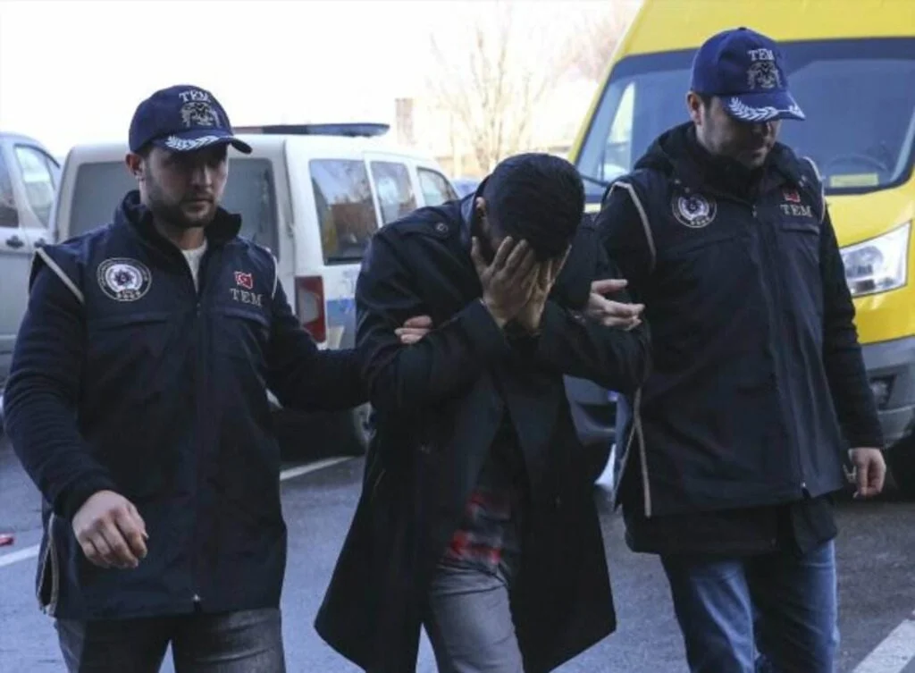FETÖ'cü Yüzbaşı Burak Akın Adliyeye Sevk Edildi