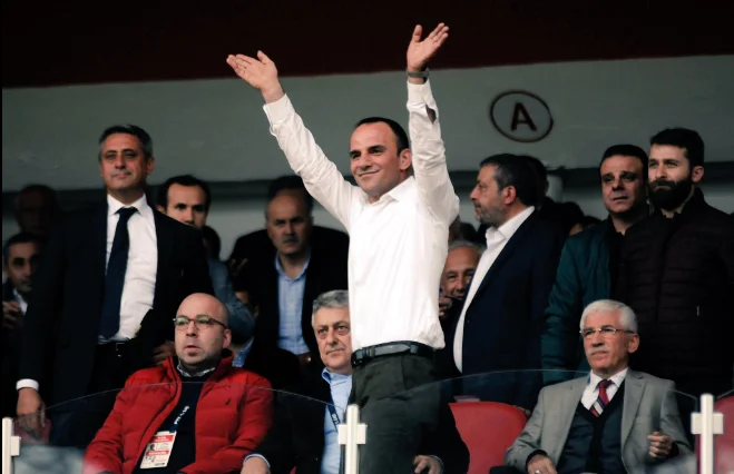KOCA YÜREKLİ ADAM !