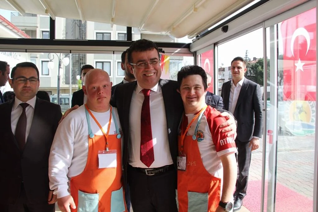 ATAKUMDA MELEKLİ KAFE ...