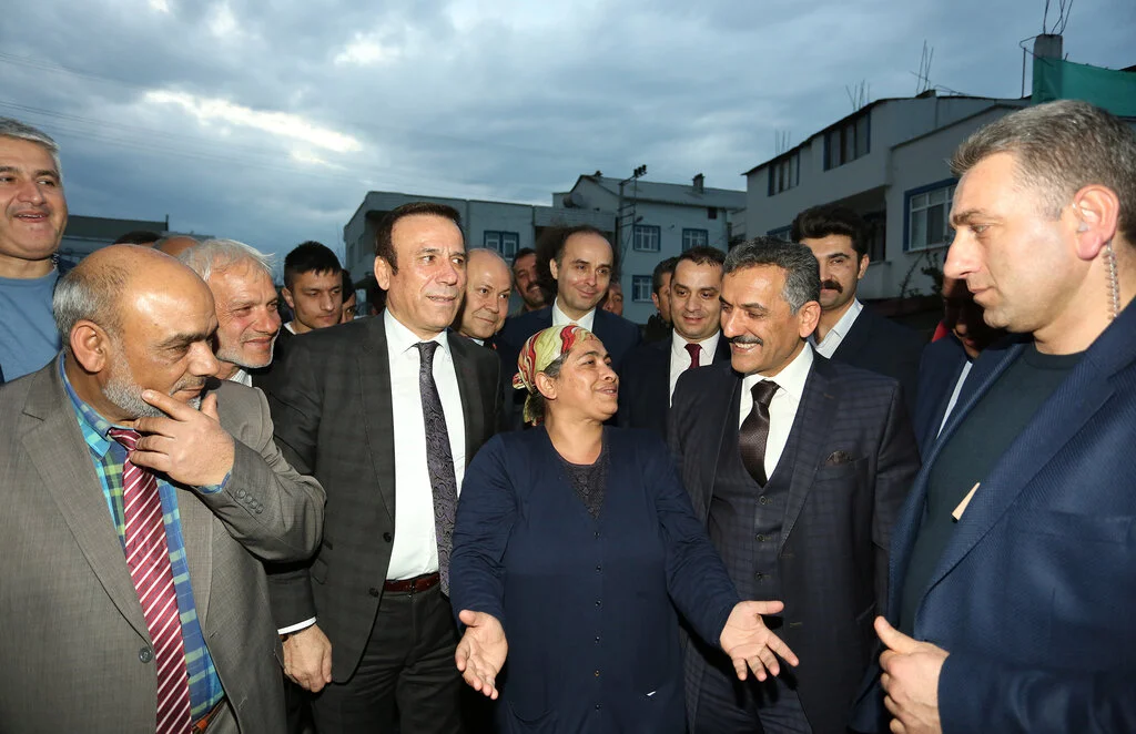 VALİ KAYMAK'A SEVGİ SELİ...