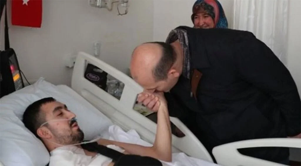 İÇİŞLERİ BAKANI SOYLU'DAN  ANLAMLI ZİYARET ...