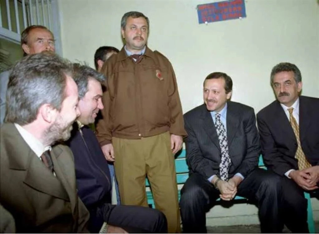 BİR MİLLET AŞK HİKAYESİ : AK PARTİ