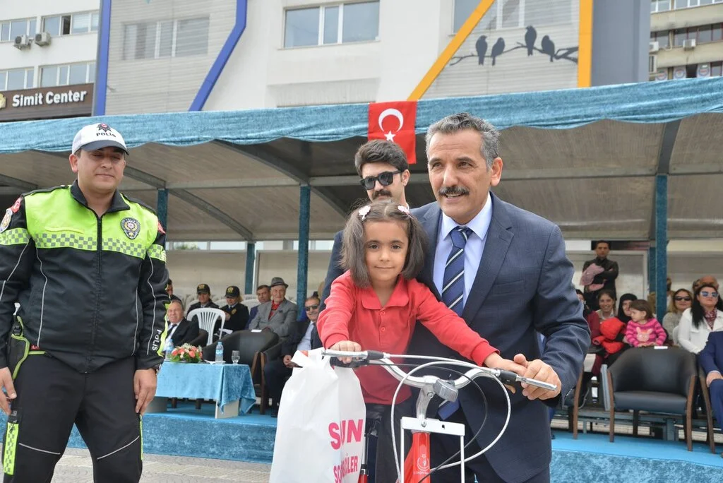 SAMSUN VALİSİ KAYMAK ''TRAFİK SEVGİ, SAYGI VE HOŞGÖRÜYLE GÜZELDİR''