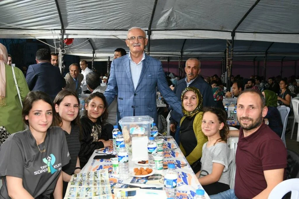 YILMAZ;CUMHURBAŞKANIMIZIN ÖNÜNDE DUVAR GİBİ DURACAĞIZ