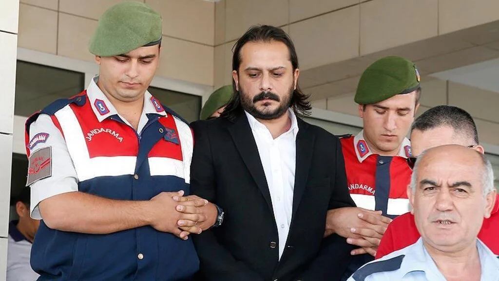 YAZAR EMRAH SERBES'İN CEZASI BELLİ OLDU