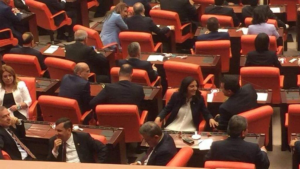 CHP TERÖRLE MÜCADELEYE SIRTINI DÖNDÜ