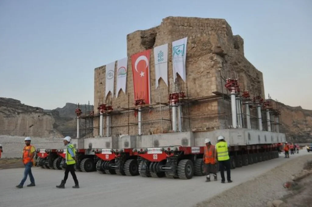 Tarihi Artuklu Hamamı yeni yerine taşındı