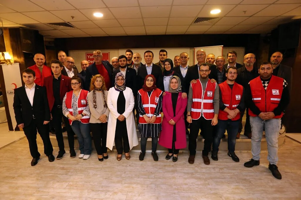 Başkan Genç, Kızılaycı gençlerle buluştu
