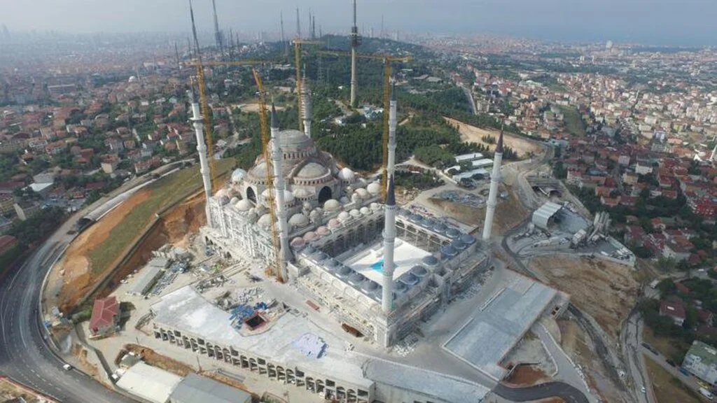 63 Bin Kişi Aynı Anda İbadet edecek,