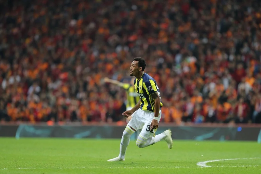 Galatasaray-Fenerbahçe derbisinin bitimiyle ortalık karıştı