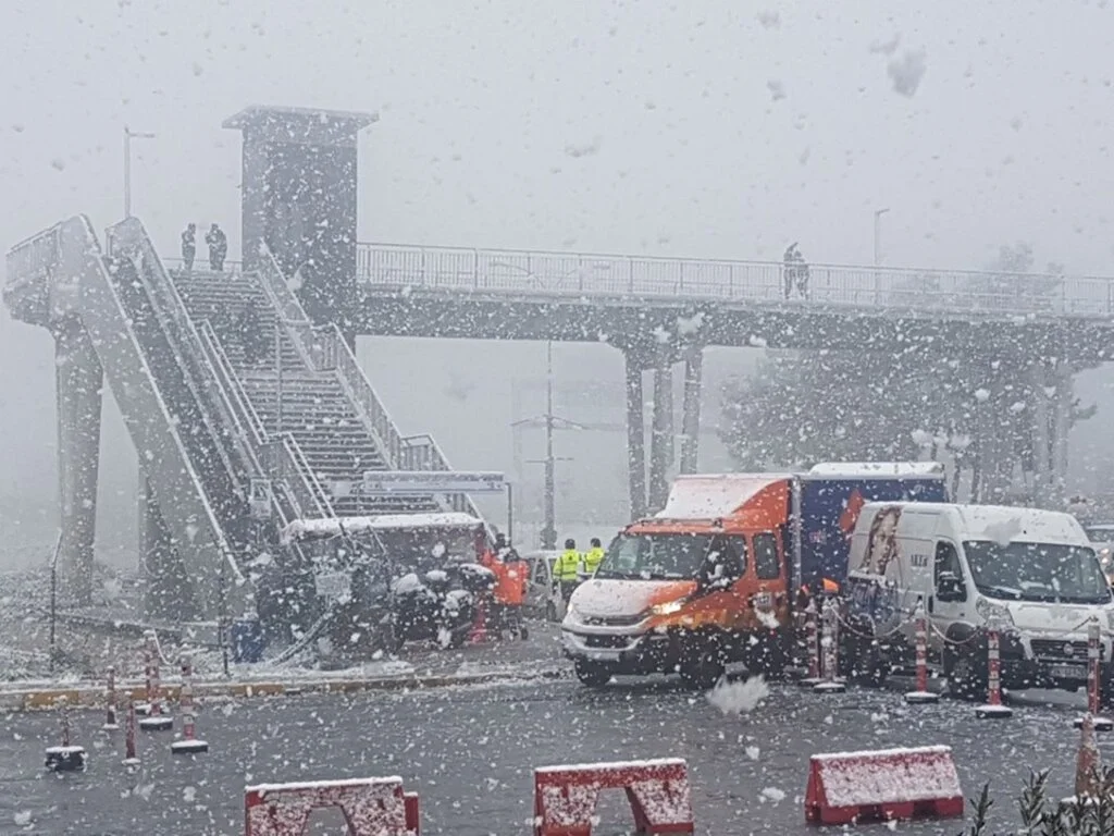 İstanbul'a mevsimin ilk karı düştü