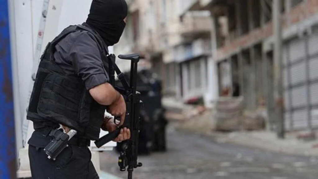 İZMİR'de 20 Terörist Yakalandı