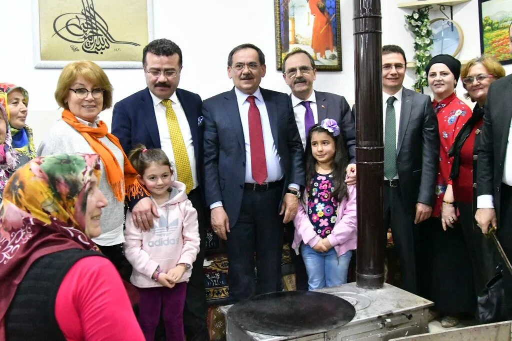 Başkan Zihni Şahin'e Köy Konağı'nda sevgi seli