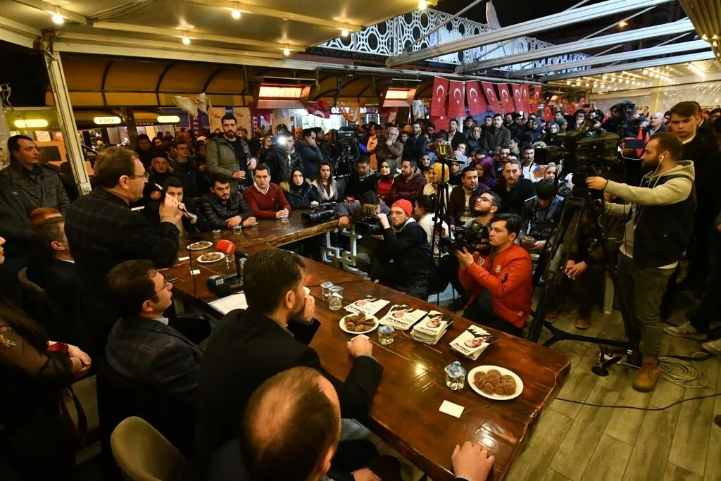 Gençlerden Başkan Zihni Şahin'e tam destek