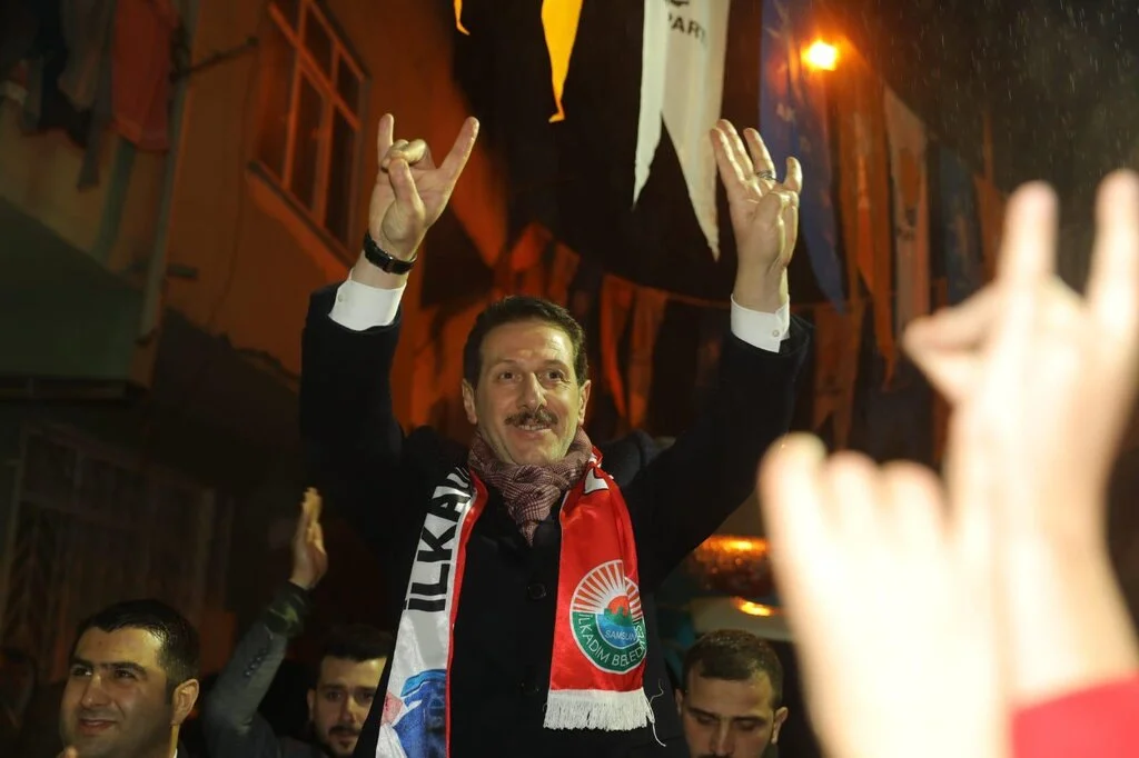 Yağmur altında Cumhur İttifakı Buluşması