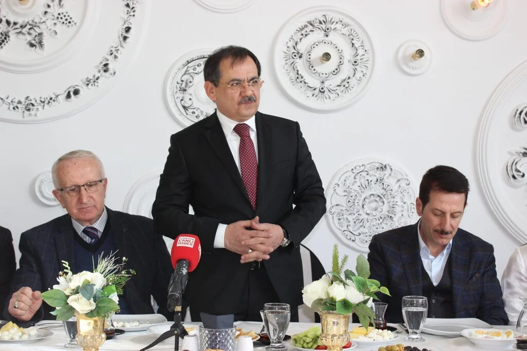 Mustafa Demir'den Çiftlik ve Gazi caddeleri için projeler