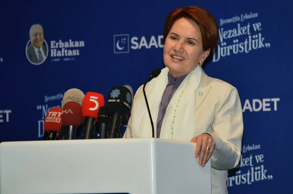 İYİ PARTİ ÇÖKTÜ