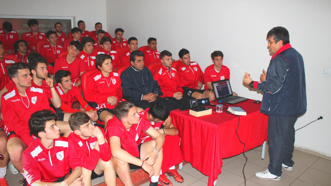 Yılport Samsunspor U17 ve U19 takımlarına seminer Verildi