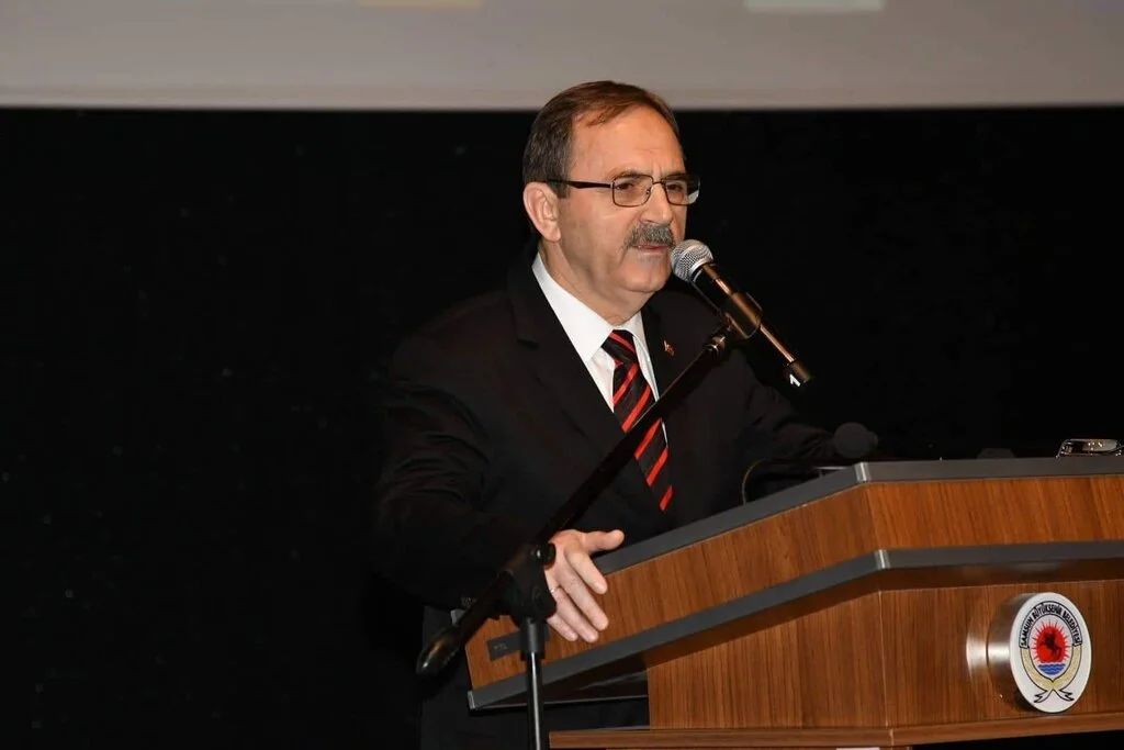 Başkan Zihni Şahin, geleceğin mimarlarına hitap etti