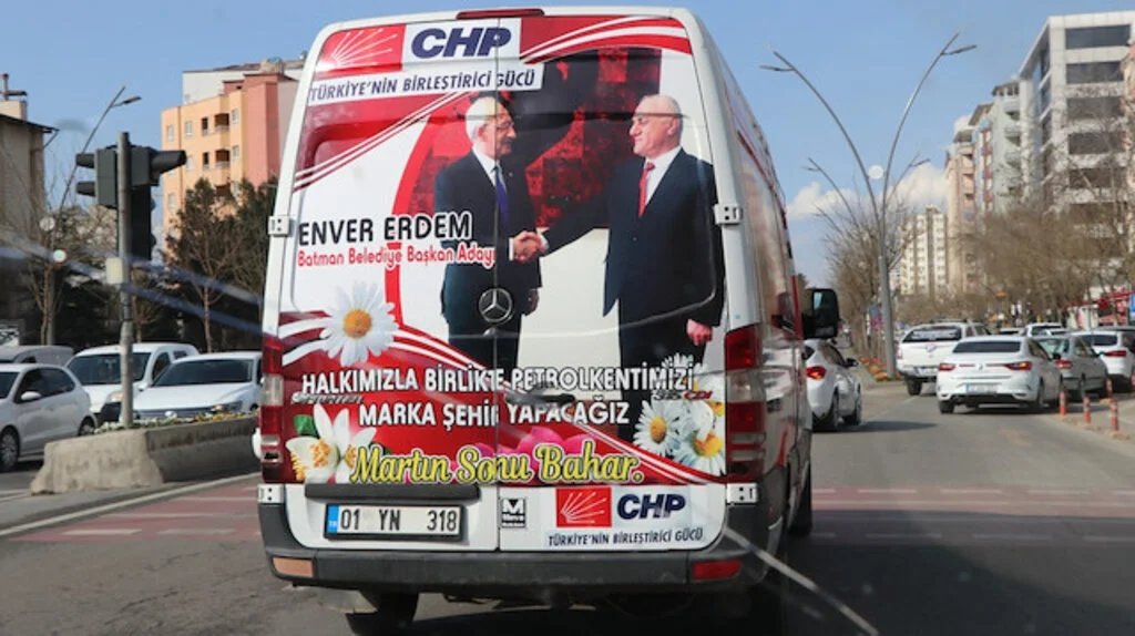 CHP Batman'da Demirtaş'ın sesiyle oy istiyor