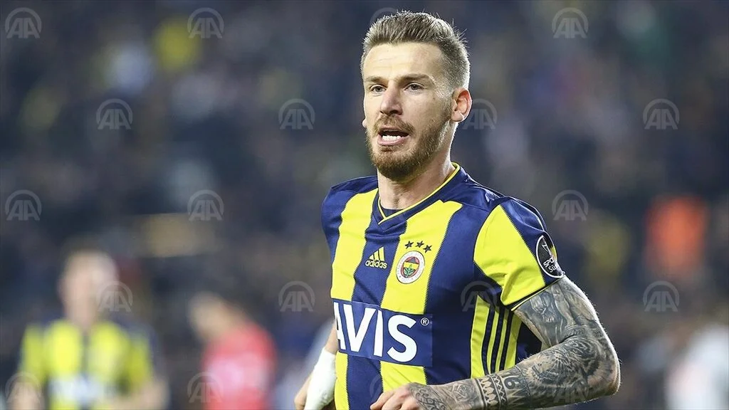 Serdar Aziz'in sol arka adale zarında yırtık