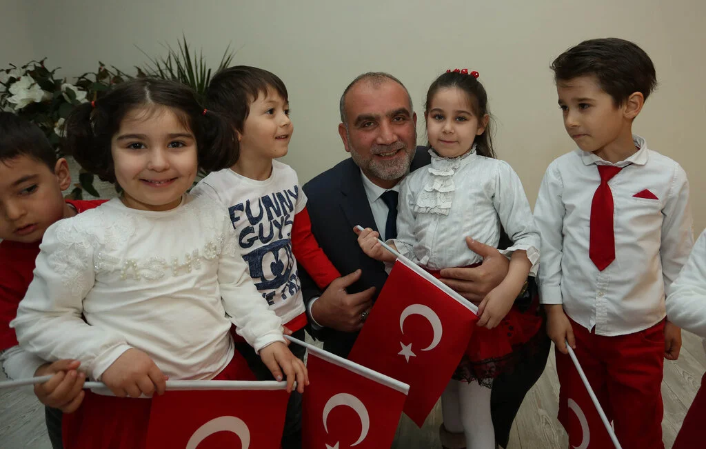Başkan Sandıkçı çocukları ağırladı