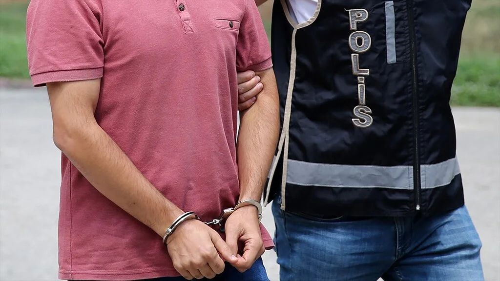 FETÖ soruşturmasında 15 asker ve 16 öğretmen için gözaltı kararı