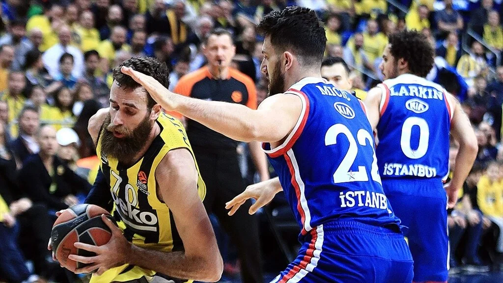 Fenerbahçe Beko ve Anadolu Efes'ten tarihi başarı