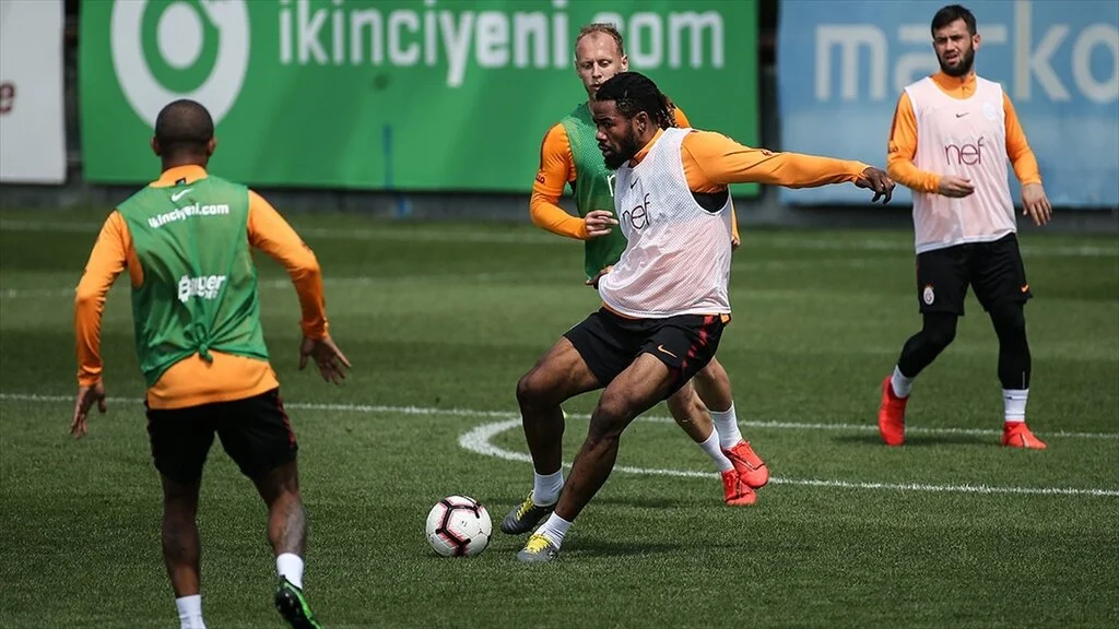 Galatasaray derbiye liderlik için çıkıyor