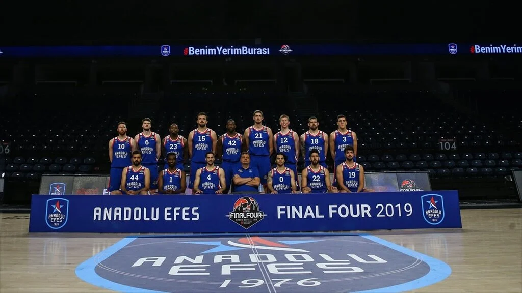 Anadolu Efes ilk peşinde
