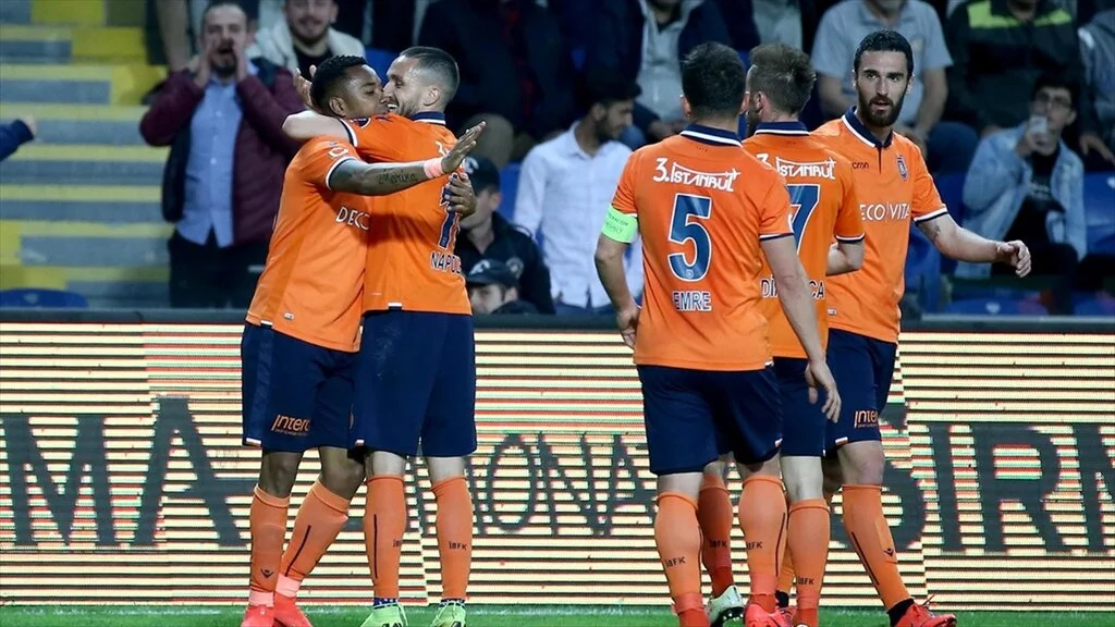 Medipol Başakşehir şampiyonluk için Galatasaray karşısında