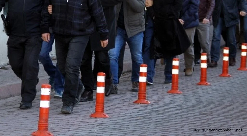 20'si aktif görevde 27 asker hakkında FETÖ'den gözaltı kararı