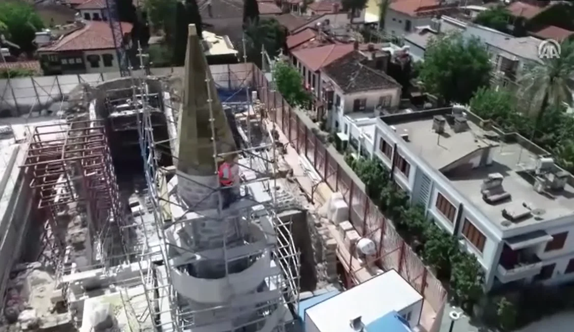 Batı yapıcı olmaktan uzak