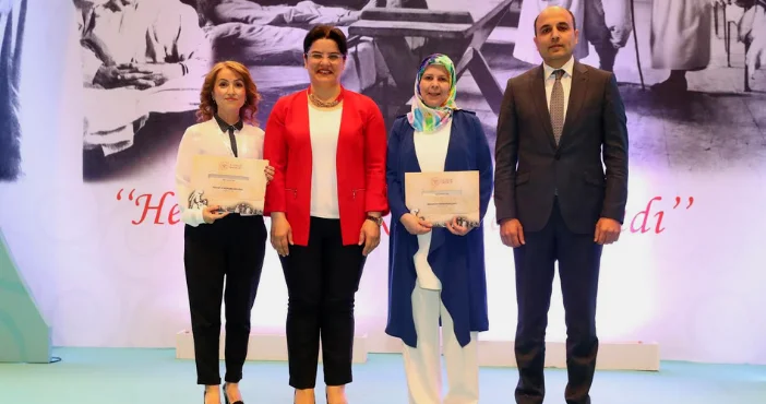 Yılın Ebe Ve Hemşirelerine Ödül