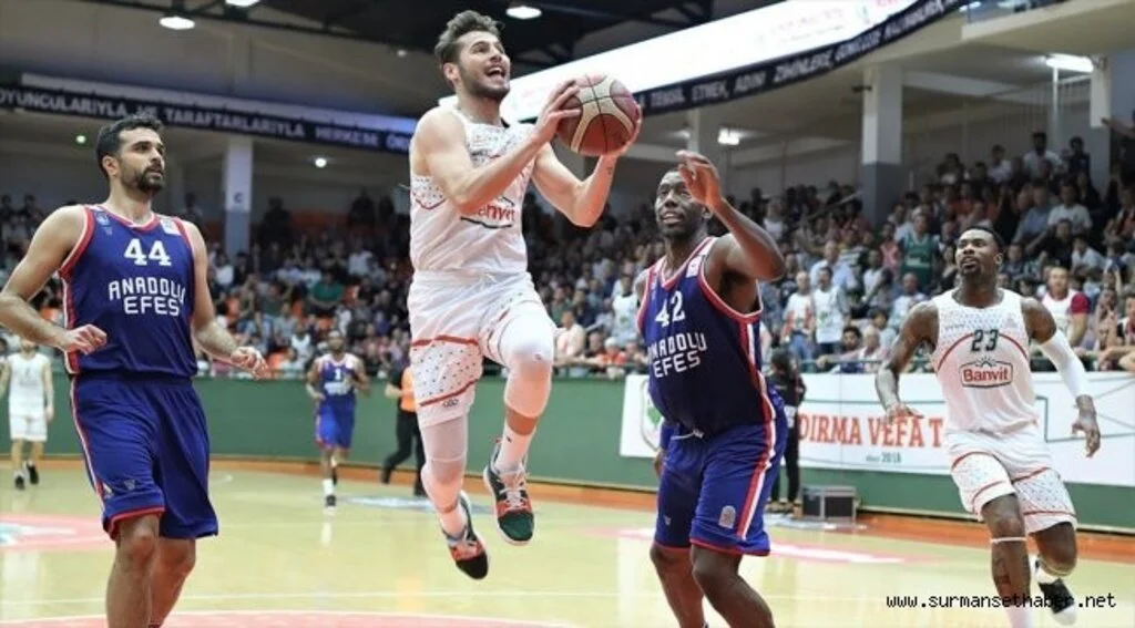 Anadolu Efes yarı finalde