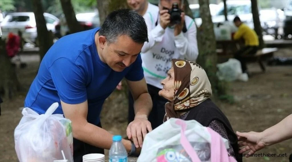 Bakan Pakdemirli Belgrad Ormanı'nda vatandaşlarla buluştu
