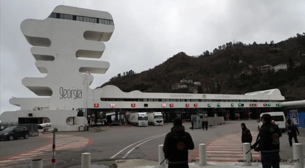 Bayram tatilinde Sarp'tan 231 bin yolcu geçti