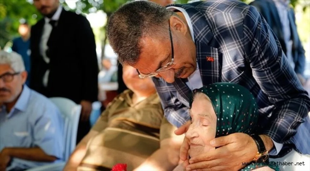 Cumhurbaşkanı Yardımcısı Oktay'dan Darülaceze'ye bayram ziyareti