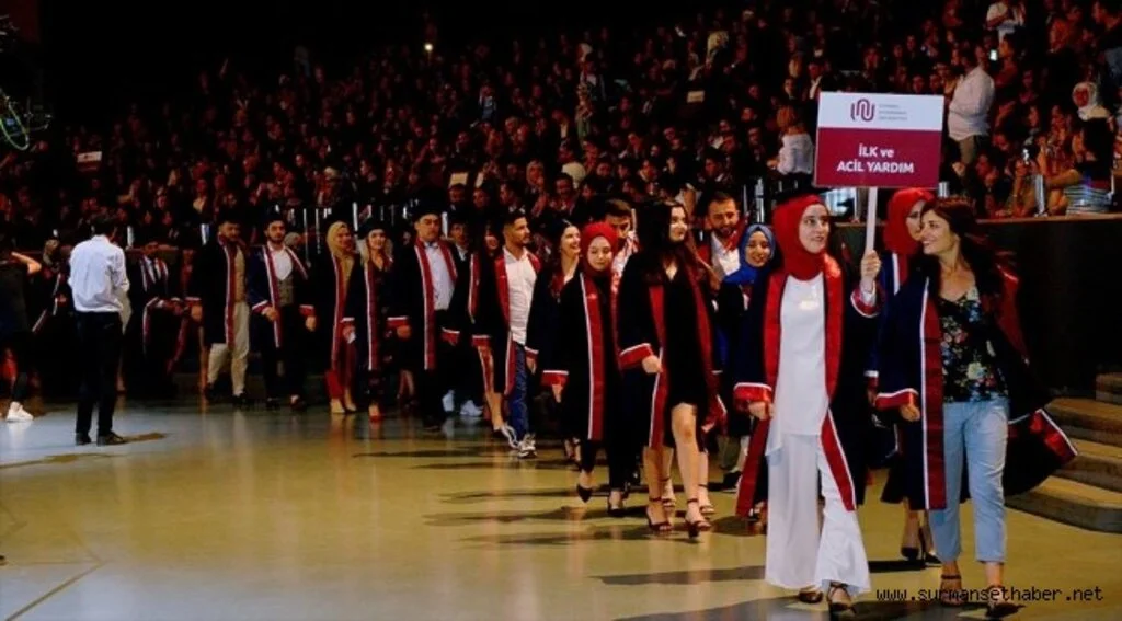 İstanbul Ayvansaray Üniversitesi 2018-2019 mezunlarını uğurladı