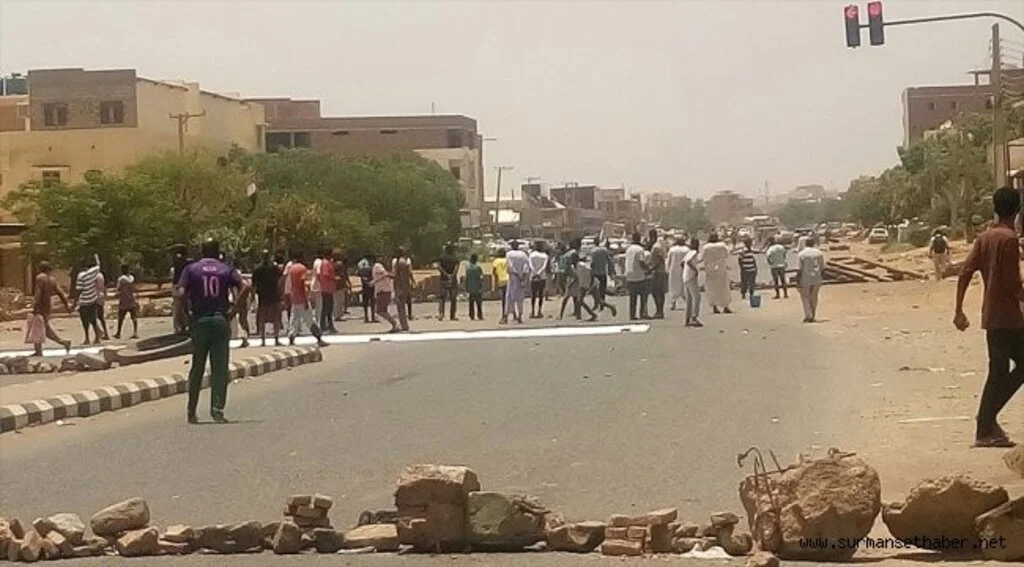 Sudanlı muhalifler ölü sayısının 100'ü geçtiğini iddia etti