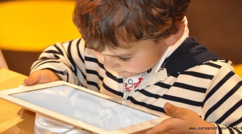 Ailelere yaz tatilinde 'dijital dünya' ile ilgili uyarılar