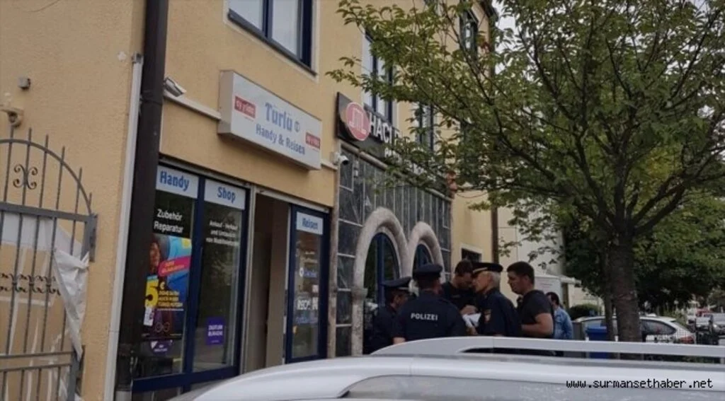 Almanya'da 3 camiye bomba ihbarı