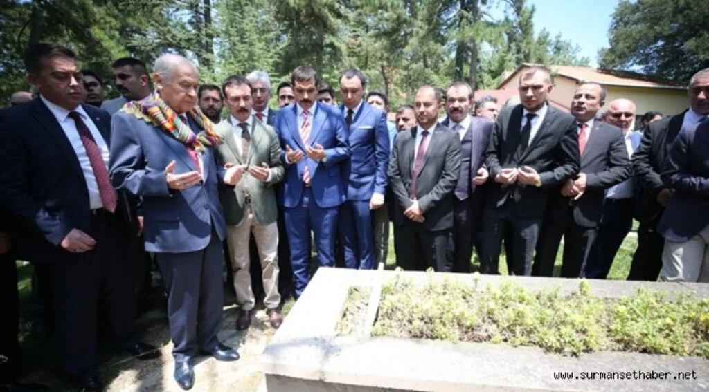 Bahçeli, Ertuğrul Gazi Türbesi'ni ziyaret etti