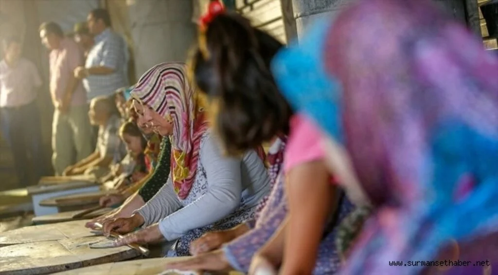 Gözleme satarak cami yaptırıyorlar