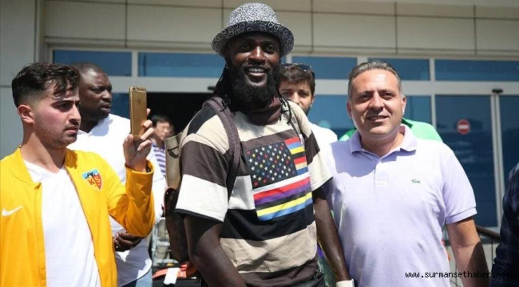 Adebayor Kayseri'ye geldi