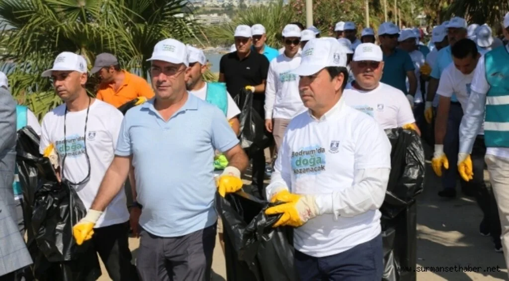 GÜMBET KOYU’NDAN ÜÇ SAATTE 2.5 TON ÇÖP TOPLANDI