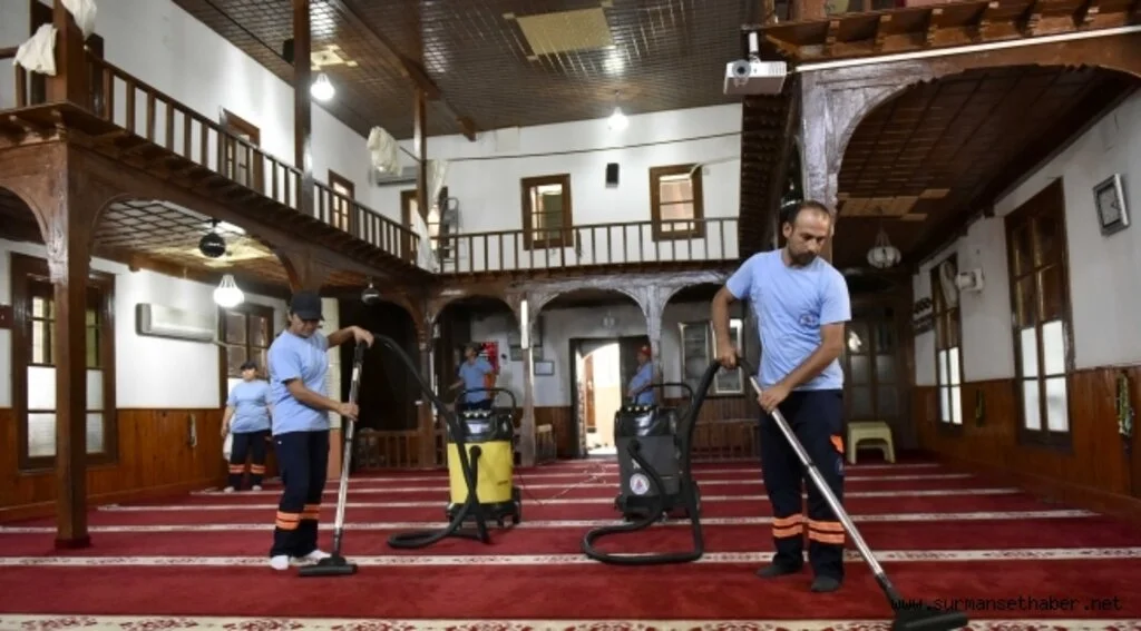İBADETHANELER BAYRAM İÇİN TEMİZLENDİ